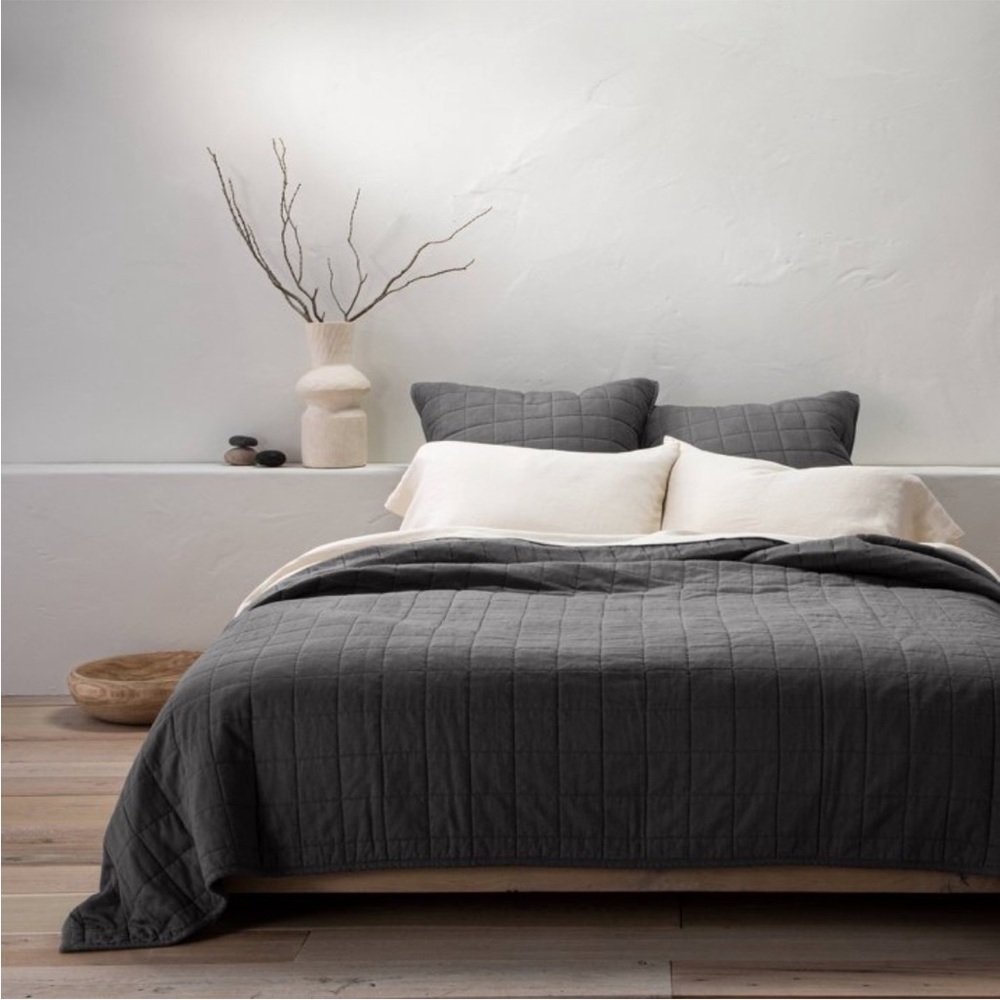 New king Casaluna linen quilt
